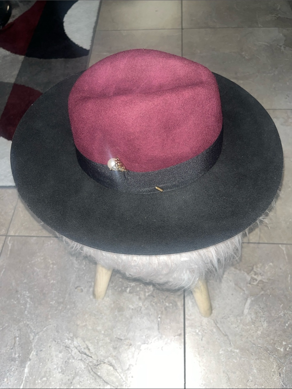 Stylish Two-Tone Women’s Felt Fedora Hat - Burgundy & Black
